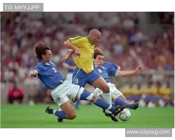 与足球明星合影的那些瞬间你知道他们的名字吗