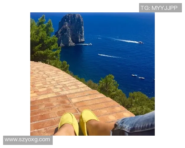 假装路人的足球明星如何在街头展现真实自我与球场魅力 假装路人的足球明星如何在街头展现真实自我与球场魅力